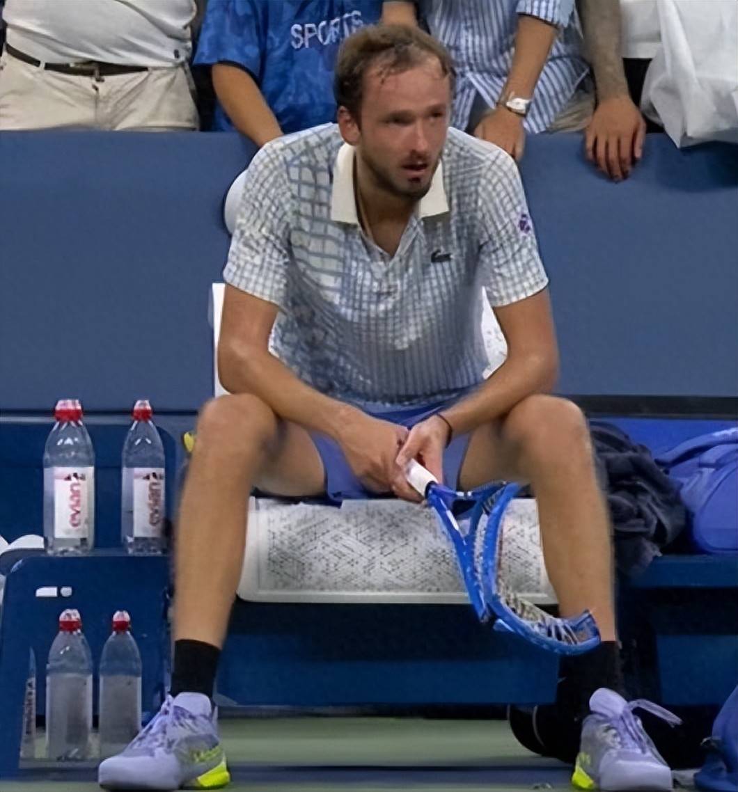 开云体育APP下载-拉沃尔杯碾压美网，梅德韦杰夫点燃赛场