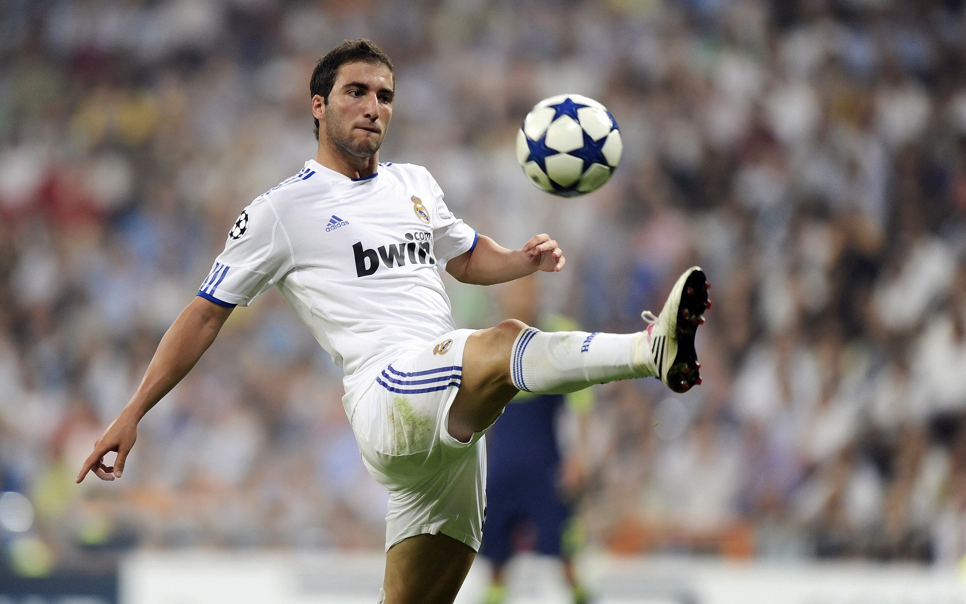 新疆队最后时刻逆转上海队，拉文打出统治级数据引爆全场